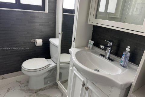 Villa ou maison à vendre à Hollywood, Floride: 2 chambres, 93 m2 № 1692954 - photo 21