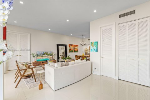 Copropriété à vendre à Aventura, Floride: 2 chambres, 107.49 m2 № 1830672 - photo 10