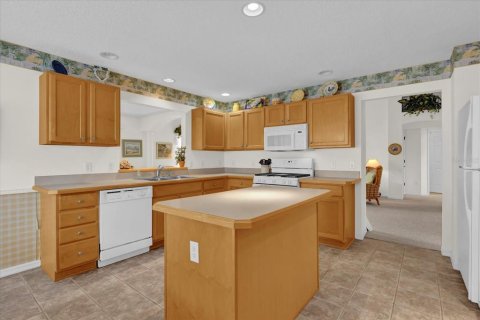House in The Villages, Florida 3 bedrooms, 152.73 sq.m. № 2427016 - photo 13