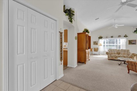 House in The Villages, Florida 3 bedrooms, 152.73 sq.m. № 2427016 - photo 4