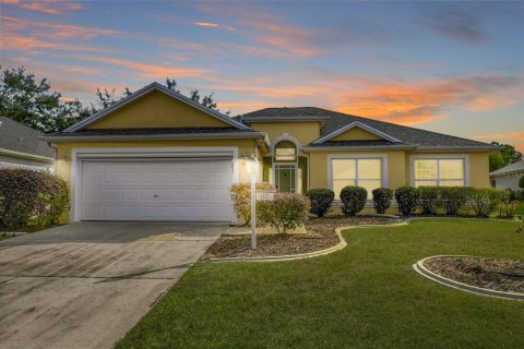 House in The Villages, Florida 3 bedrooms, 152.73 sq.m. № 2427016 - photo 2