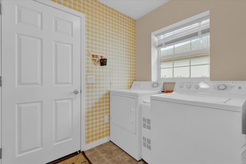 House in The Villages, Florida 3 bedrooms, 152.73 sq.m. № 2427016 - photo 18