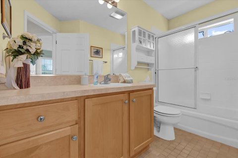 House in The Villages, Florida 3 bedrooms, 152.73 sq.m. № 2427016 - photo 23