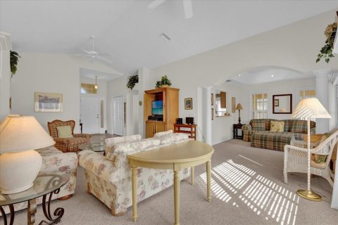 House in The Villages, Florida 3 bedrooms, 152.73 sq.m. № 2427016 - photo 6