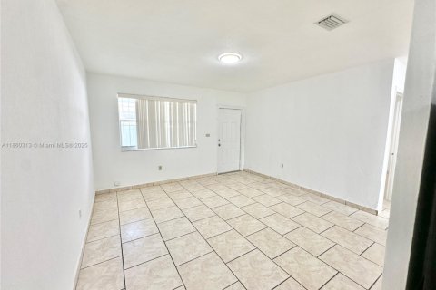 Villa ou maison à louer à Miami, Floride: 2 chambres, 83.61 m2 № 1892391 - photo 6