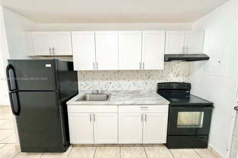 Villa ou maison à louer à Miami, Floride: 2 chambres, 83.61 m2 № 1892391 - photo 4