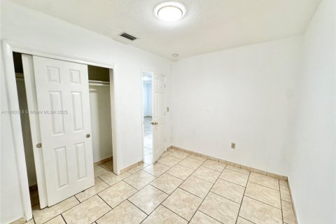 Villa ou maison à louer à Miami, Floride: 2 chambres, 83.61 m2 № 1892391 - photo 11