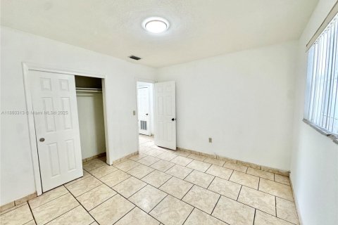 Villa ou maison à louer à Miami, Floride: 2 chambres, 83.61 m2 № 1892391 - photo 10