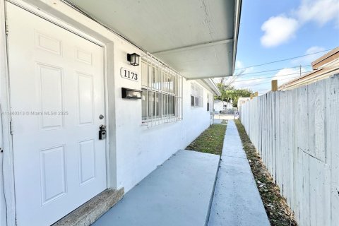 Villa ou maison à louer à Miami, Floride: 2 chambres, 83.61 m2 № 1892391 - photo 2