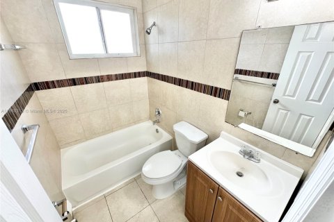 Villa ou maison à louer à Miami, Floride: 2 chambres, 83.61 m2 № 1892391 - photo 15