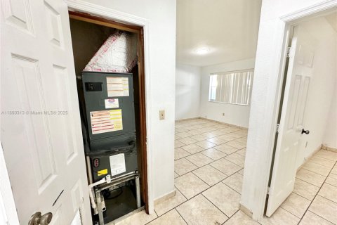 Villa ou maison à louer à Miami, Floride: 2 chambres, 83.61 m2 № 1892391 - photo 18