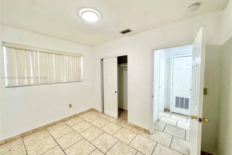 Villa ou maison à louer à Miami, Floride: 2 chambres, 83.61 m2 № 1892391 - photo 13