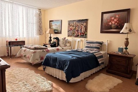 Condo in Hollywood, Florida, 2 bedrooms  № 1727042 - photo 11