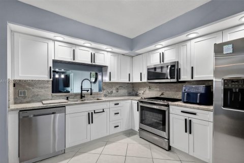 Condominio en alquiler en Pembroke Pines, Florida, 1 dormitorio, 98.94 m2 № 2008294 - foto 10