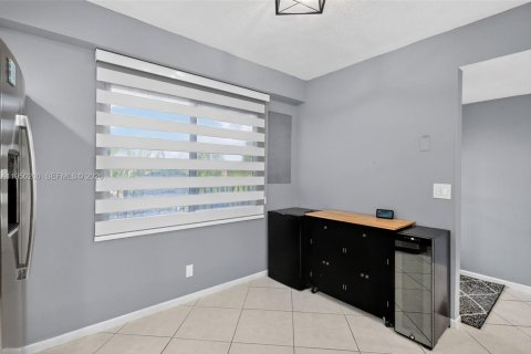 Condominio en alquiler en Pembroke Pines, Florida, 1 dormitorio, 98.94 m2 № 2008294 - foto 12