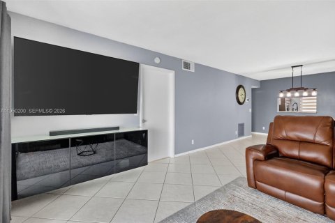 Condominio en alquiler en Pembroke Pines, Florida, 1 dormitorio, 98.94 m2 № 2008294 - foto 18