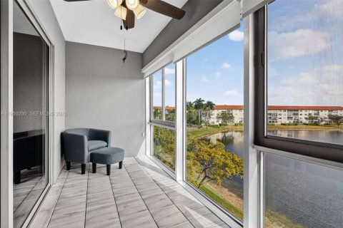 Condominio en Pembroke Pines, Florida, 1 dormitorio  № 2008294