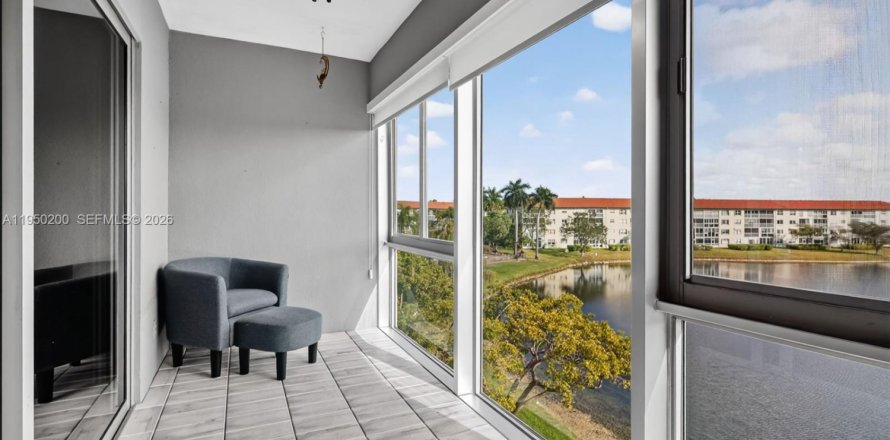 Condominio en Pembroke Pines, Florida, 1 dormitorio  № 2008294