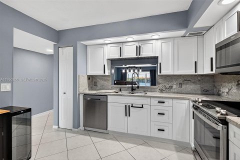 Condominio en alquiler en Pembroke Pines, Florida, 1 dormitorio, 98.94 m2 № 2008294 - foto 11