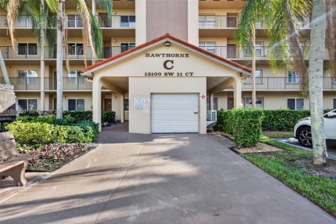Condominio en alquiler en Pembroke Pines, Florida, 1 dormitorio, 98.94 m2 № 2008294 - foto 2