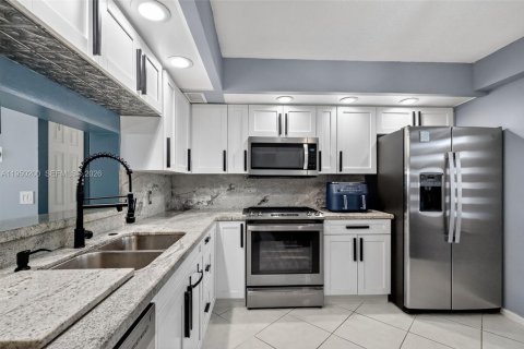 Condominio en alquiler en Pembroke Pines, Florida, 1 dormitorio, 98.94 m2 № 2008294 - foto 8