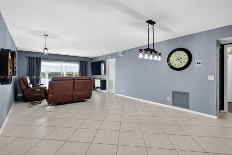 Condominio en alquiler en Pembroke Pines, Florida, 1 dormitorio, 98.94 m2 № 2008294 - foto 13