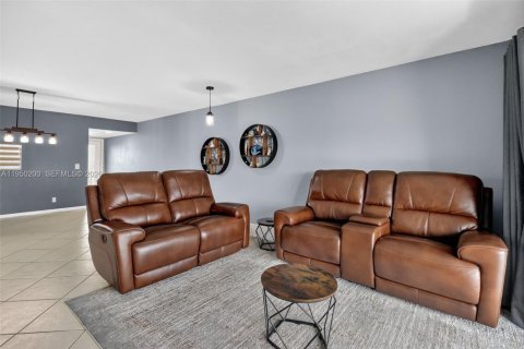 Condominio en alquiler en Pembroke Pines, Florida, 1 dormitorio, 98.94 m2 № 2008294 - foto 17