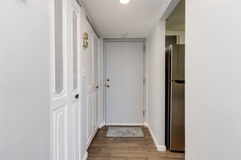 Condo in Tamarac, Florida, 2 bedrooms  № 1223319 - photo 1