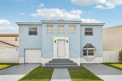 Villa ou maison à vendre à Homestead, Floride: 5 chambres, 227.61 m2 № 1949951 - photo 1