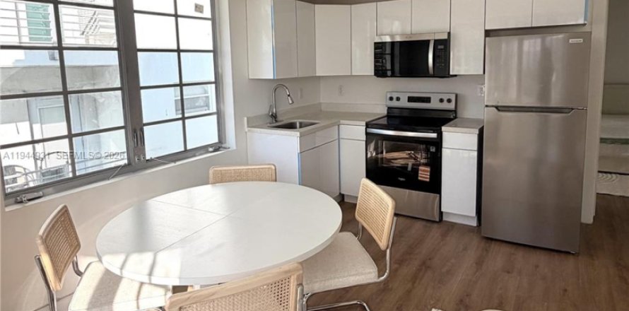 Кондоминиум с 20 спальнями в Майами-Бич, Флорида № 2005023