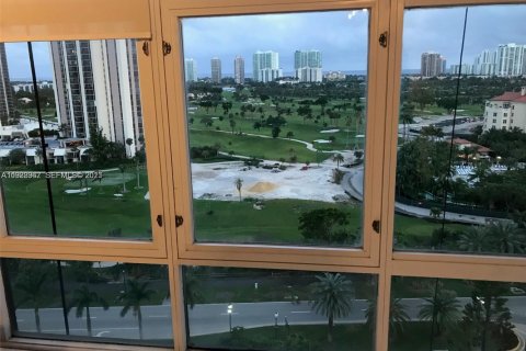 Condo in Aventura, Florida, 2 bedrooms  № 1987816 - photo 9