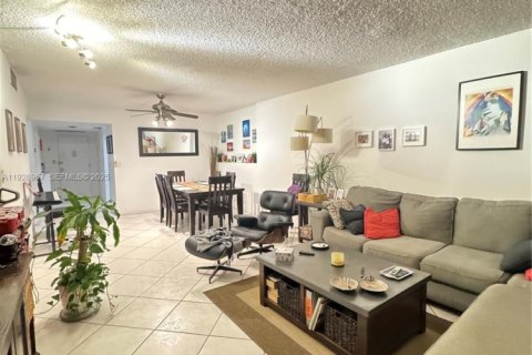 Condo in Aventura, Florida, 2 bedrooms  № 1987816 - photo 4
