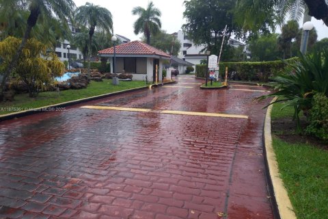 Condo in Miami, Florida, 1 bedroom  № 1977818 - photo 2