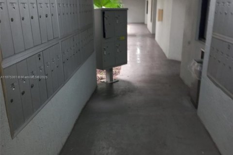 Condo in Miami, Florida, 1 bedroom  № 1977818 - photo 6