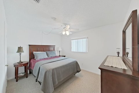 Condo in Largo, Florida, 2 bedrooms  № 1799879 - photo 14