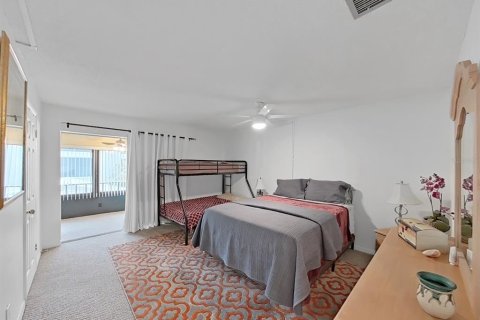 Condo in Largo, Florida, 2 bedrooms  № 1799879 - photo 15