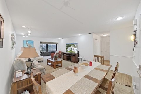 Condo in Largo, Florida, 2 bedrooms  № 1799879 - photo 12