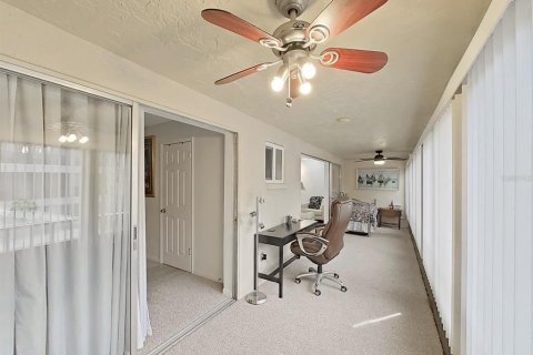 Condo in Largo, Florida, 2 bedrooms  № 1799879 - photo 20