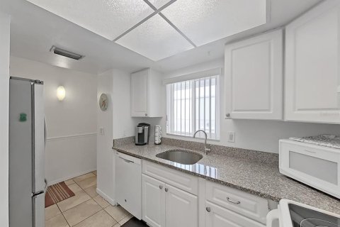 Condo in Largo, Florida, 2 bedrooms  № 1799879 - photo 8