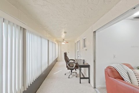 Condo in Largo, Florida, 2 bedrooms  № 1799879 - photo 19