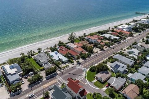 House in Redington Beach, Florida 3 bedrooms, 115.38 sq.m. № 2103906 - photo 3