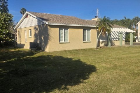 House in Redington Beach, Florida 3 bedrooms, 115.38 sq.m. № 2103906 - photo 8