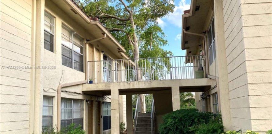 Кондоминиум с 2 спальнями в Корал-Спрингс, Флорида № 2012266