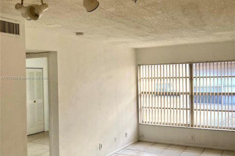 Купить кондоминиум в Корал-Спрингс, Флорида 2 спальни, 68.75м2, № 2012266 - фото 5