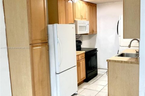 Купить кондоминиум в Корал-Спрингс, Флорида 2 спальни, 68.75м2, № 2012266 - фото 2