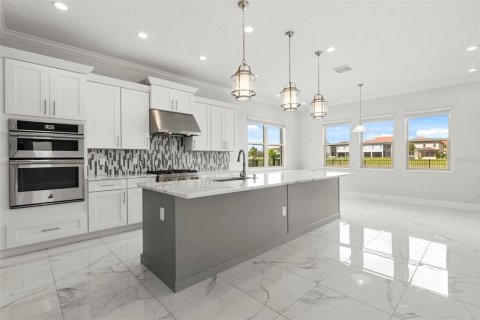 House in Orlando, Florida 5 bedrooms, 360.74 sq.m. № 2167784 - photo 9