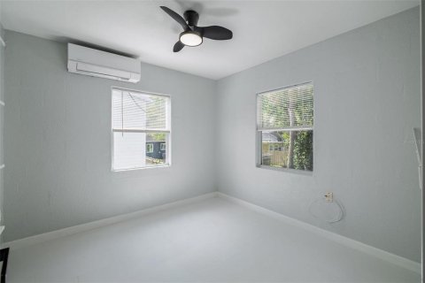 Propiedad comercial en venta en Orlando, Florida, 5 dormitorios, 237.09 m2 № 2104841 - foto 23