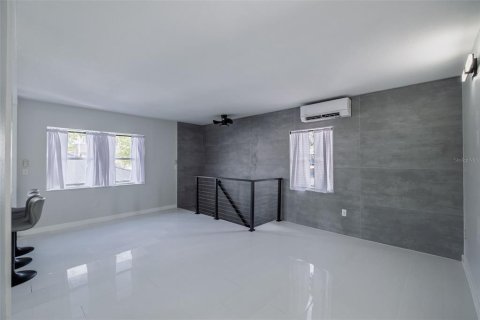 Propiedad comercial en venta en Orlando, Florida, 5 dormitorios, 237.09 m2 № 2104841 - foto 10