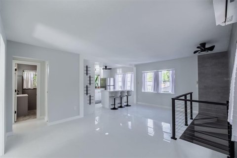 Propiedad comercial en venta en Orlando, Florida, 5 dormitorios, 237.09 m2 № 2104841 - foto 9
