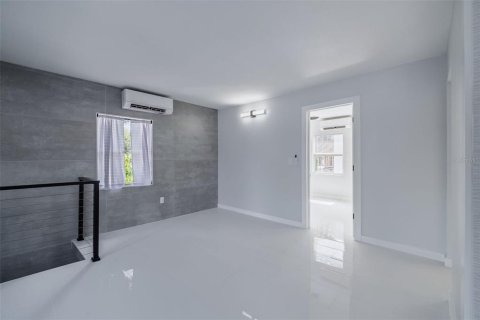 Propiedad comercial en venta en Orlando, Florida, 5 dormitorios, 237.09 m2 № 2104841 - foto 13